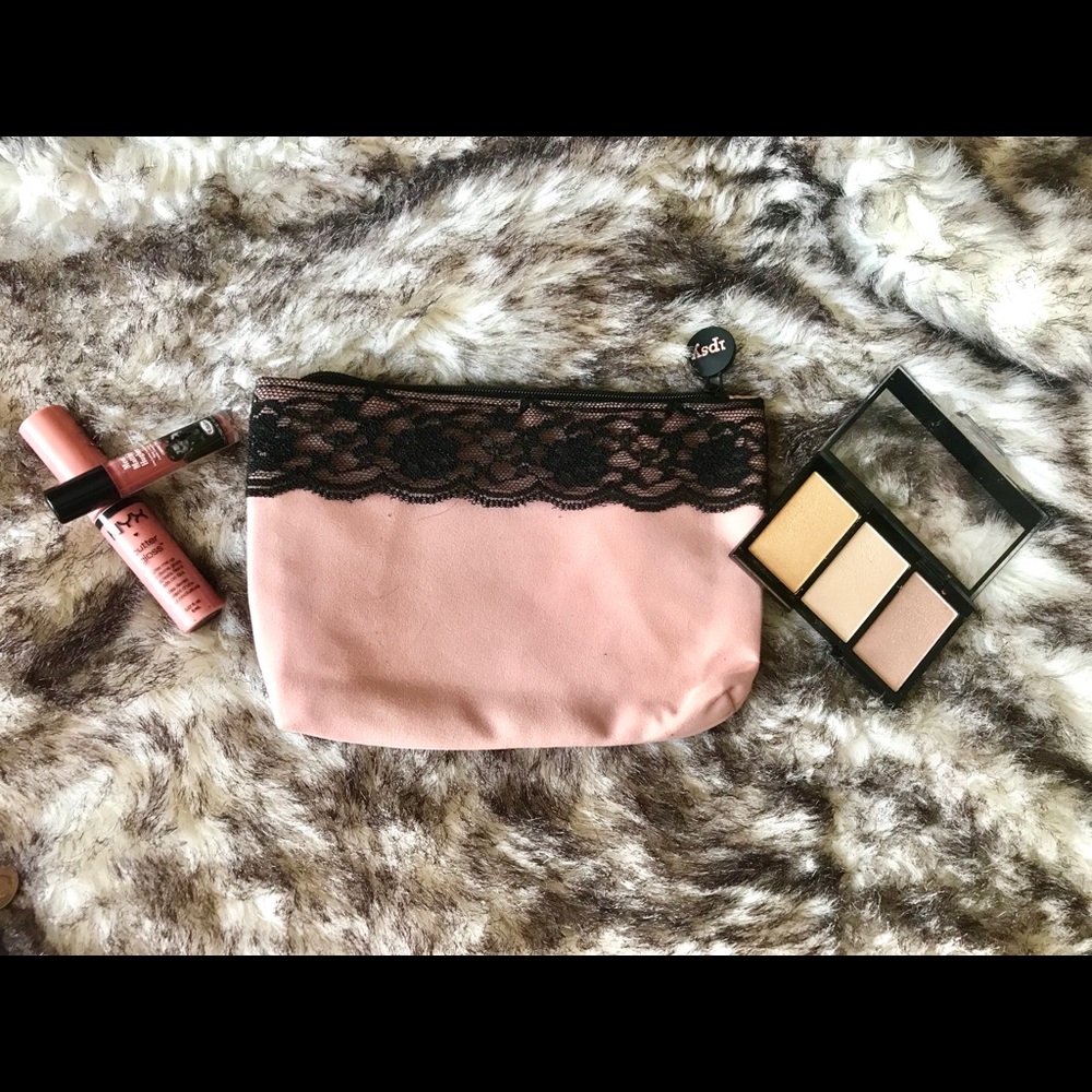 Makeup bag👛